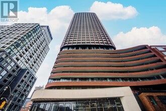 Building Photo - 180 Front St E