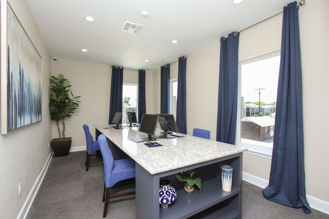 Centro de negocios - Waterford Grove Apartments