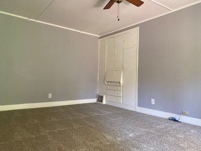 Foto del edificio - 2093 Tompkins St