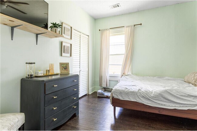 Foto del edificio - 820 Elbert St SW