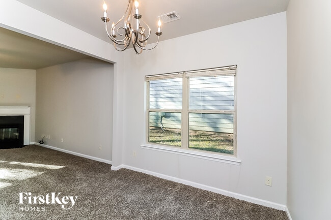 Foto del edificio - 466 Grenier Terrace NE