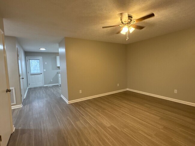 Foto del edificio - Freshly Renovated Duplex in Manchester!