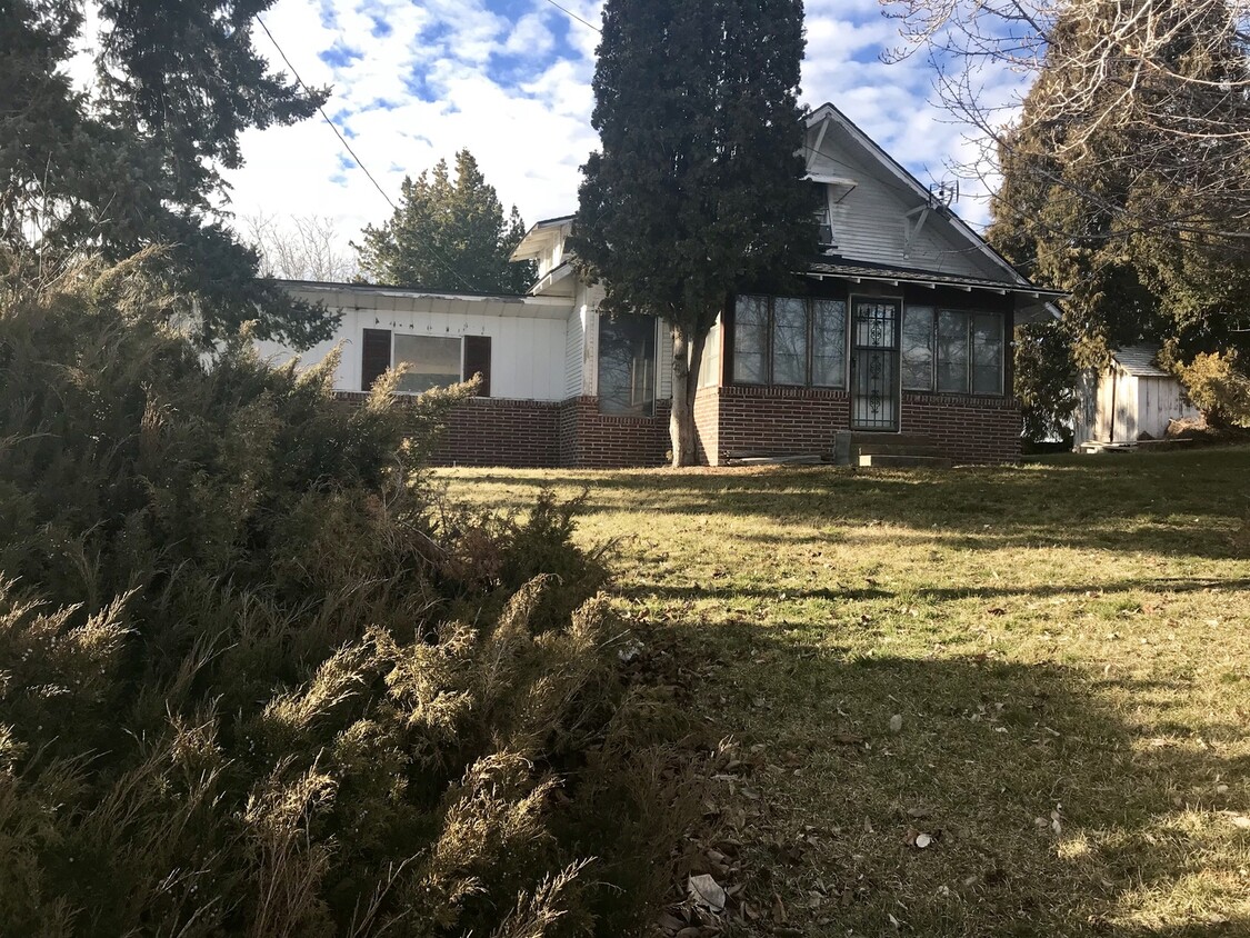 Primary Photo - Vintage Farm House in Beautiful Private Se...