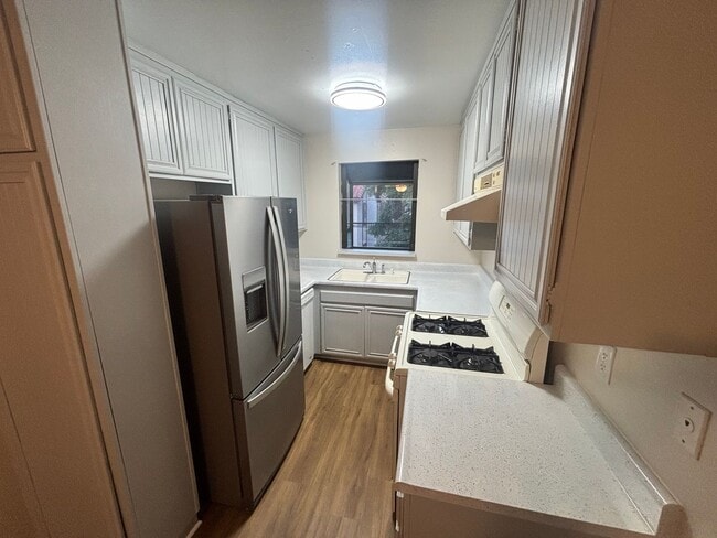Foto del edificio - Beautiful 2-Bedroom Condo in Canyon Country!