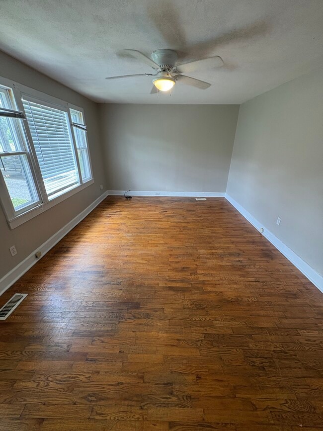 Building Photo - 407 Douglas Ln