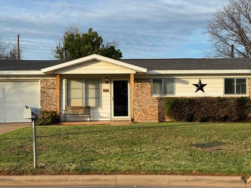 Foto principal - 106 Hope Ln