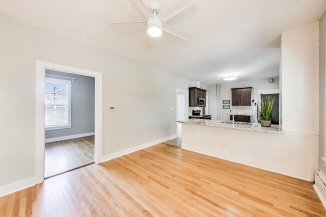 Foto del edificio - 549 Ridge Rd
