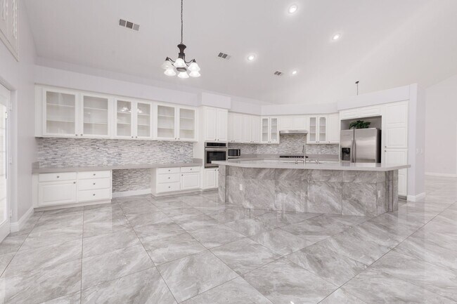 Building Photo - Remodeled home with pool and spa located i...