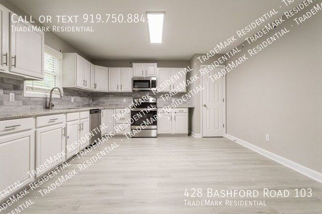 Building Photo - Modern, Renovated 4 bedroom Townhome