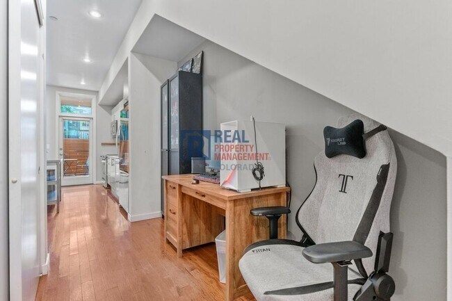 Foto del edificio - 2640 Central Ct