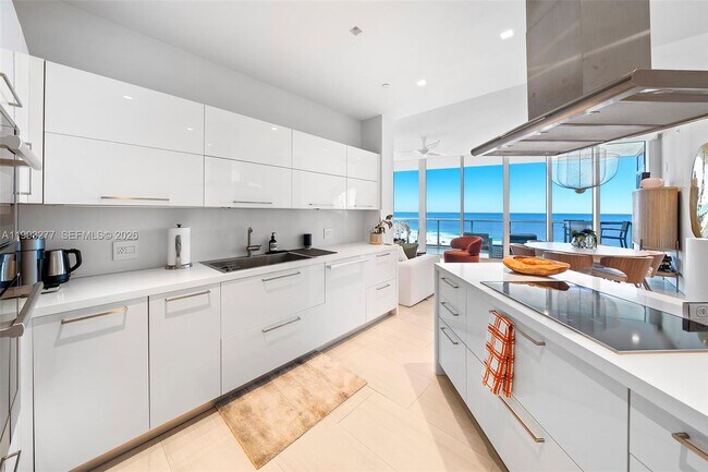 Foto del edificio - 100 South Pointe Dr