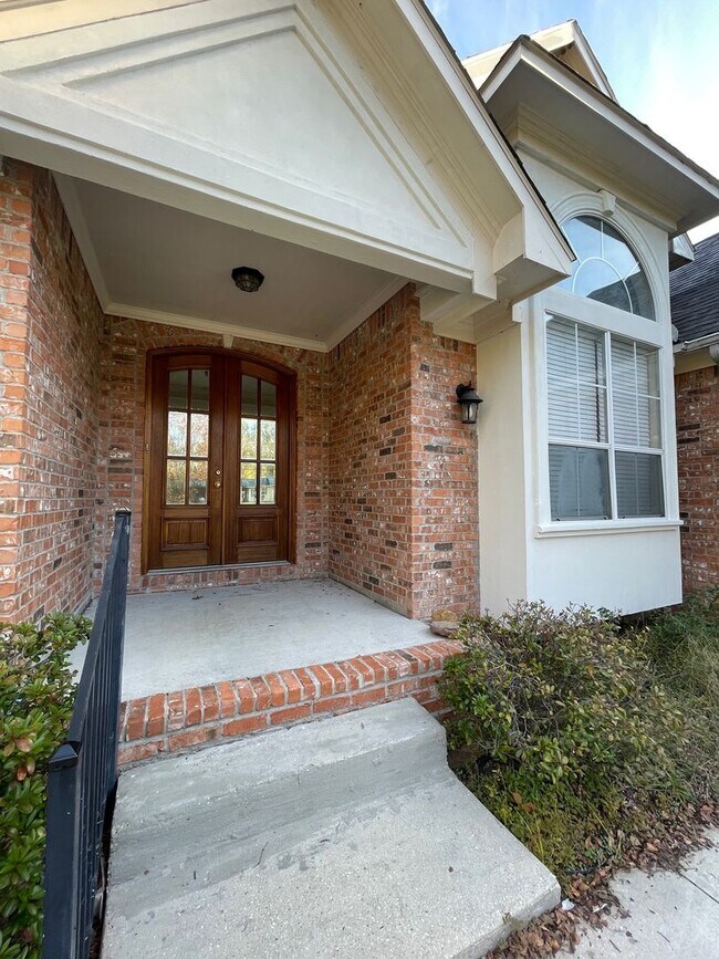 Foto del edificio - 3 BEDROOM HOUSE!