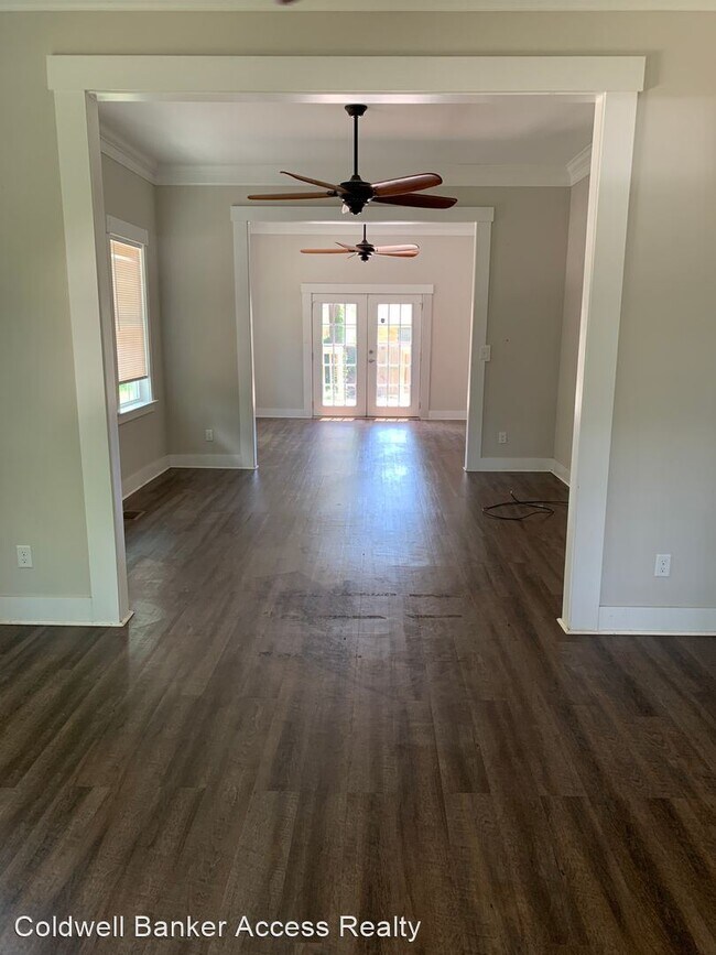 Foto del edificio - 3 br, 2.5 bath House - 523 W. 44th St.,