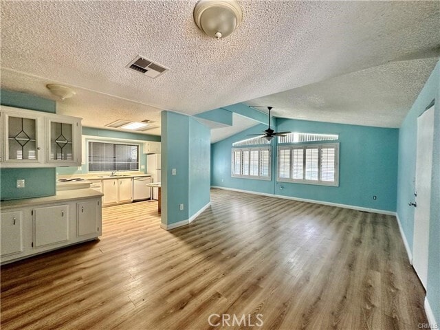 Foto del edificio - 2230 Lake Park Dr