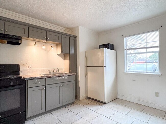 Building Photo - 413 Ewalt Ave