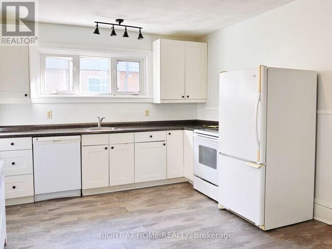 Photo du bâtiment - 367 Dominion Ave