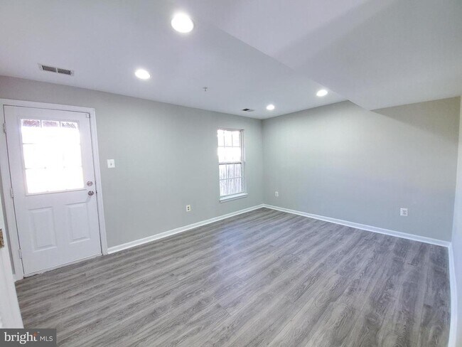 Building Photo - 7130 Fox Harbor Way