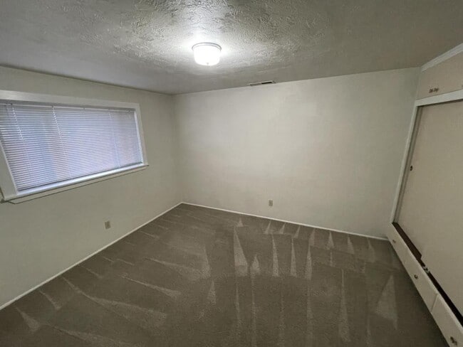 Building Photo - 1651 NW Taylor Ave