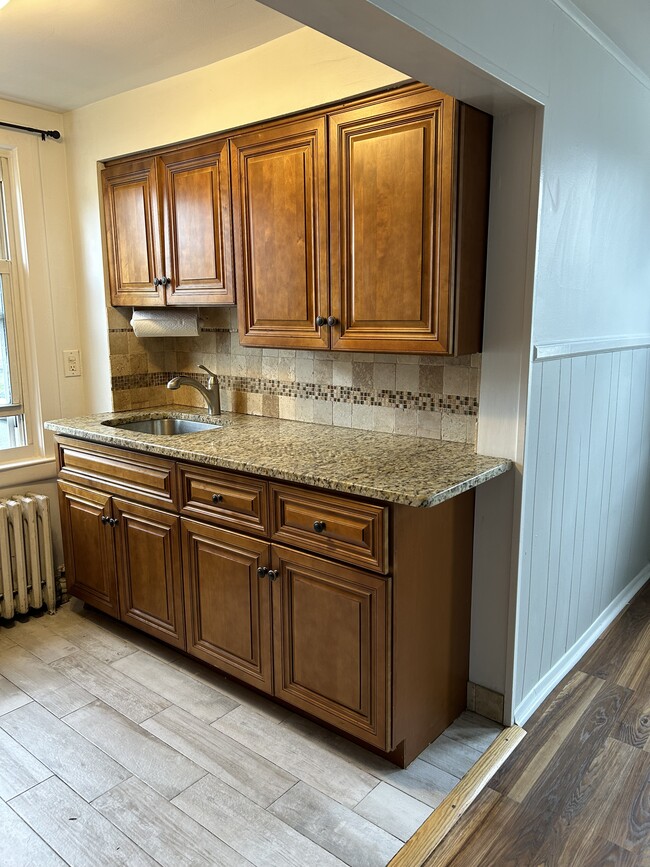 Building Photo - 16 Willow Ave