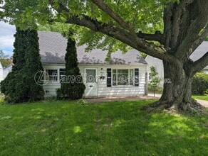 Building Photo - 1109 Euclid Ave