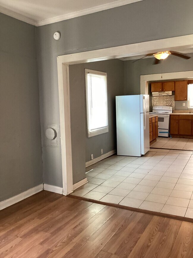 Building Photo - DOWNTOWN WILMINGTON! 2BD/1BA