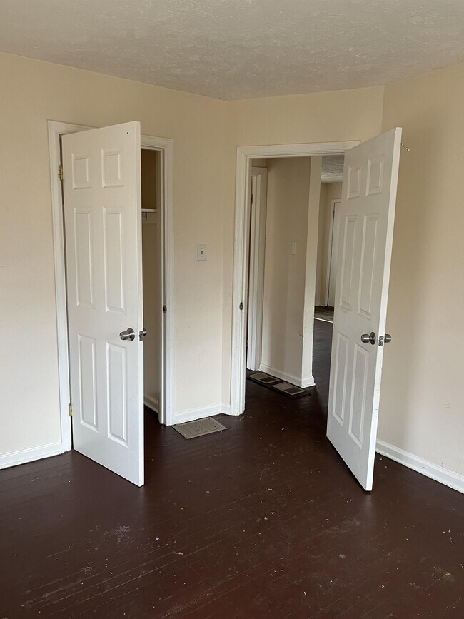 Building Photo - 1621-1627 Harold Dr