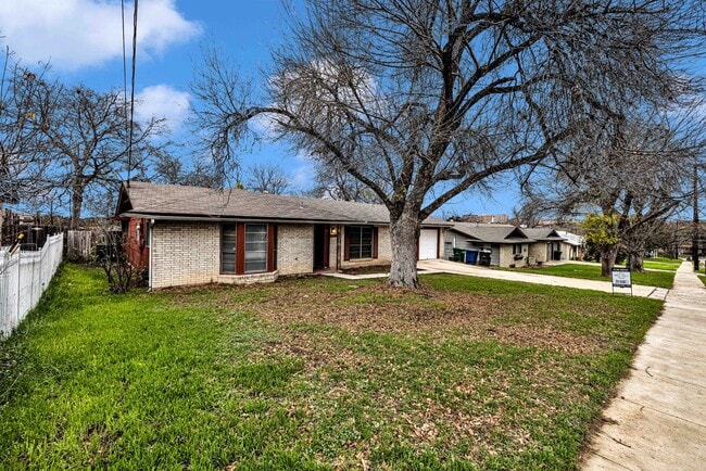 Building Photo - Beautiful Rental home in the Medical Cente...