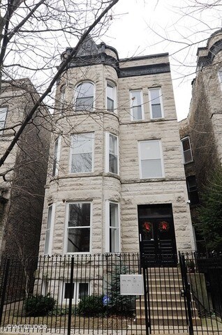 Primary Photo - 927 W Newport Ave