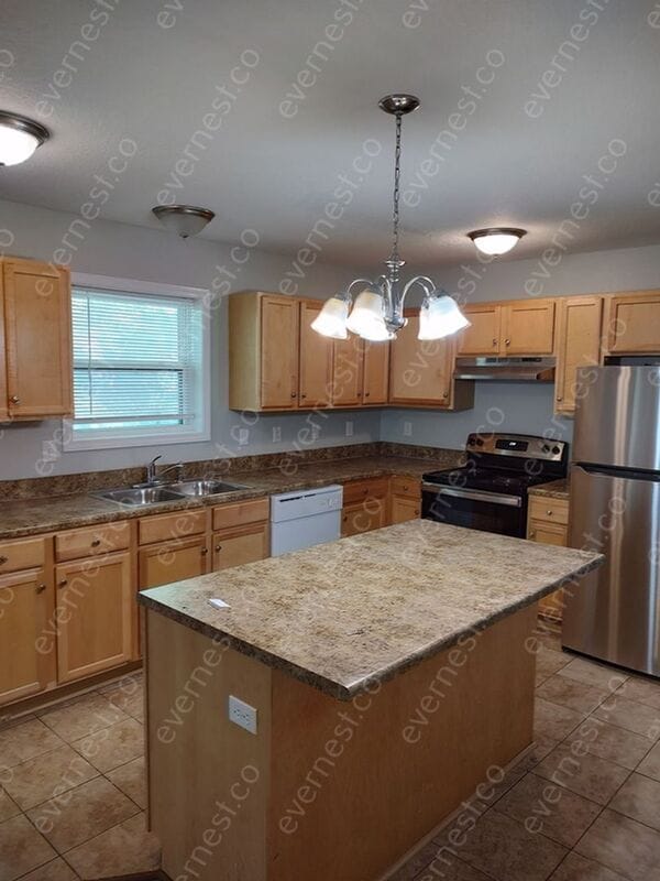 Building Photo - 4900 E 39th St
