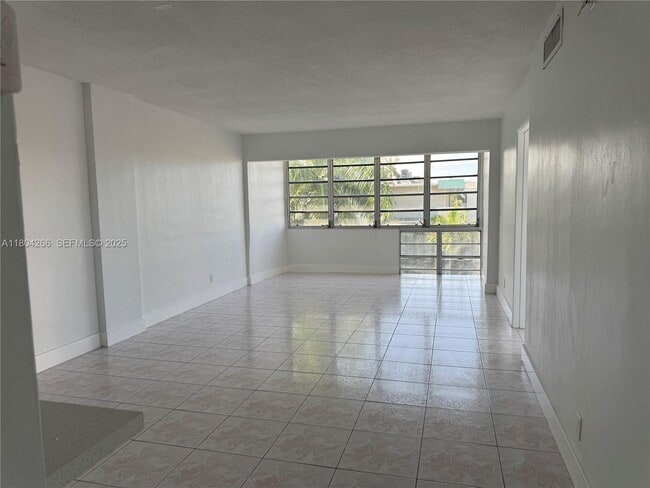 Foto del edificio - 1333 E Hallandale Beach Blvd