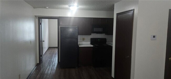 Foto del edificio - 635 Whitham Ave