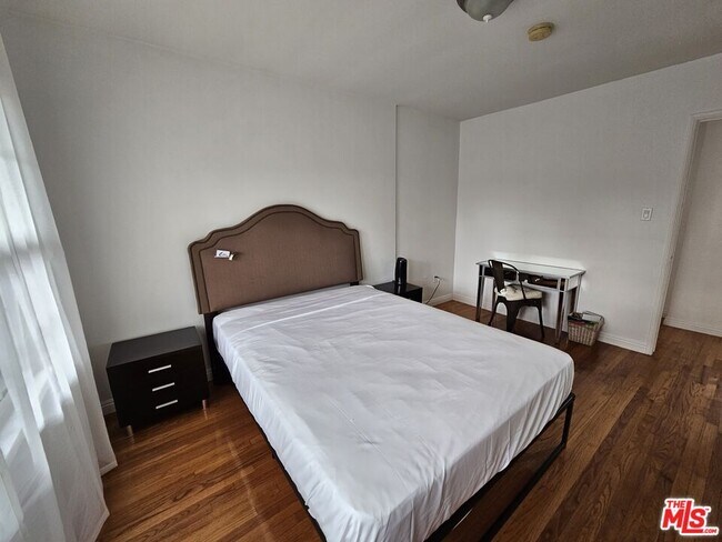 Foto del edificio - 2333 S Garth Ave