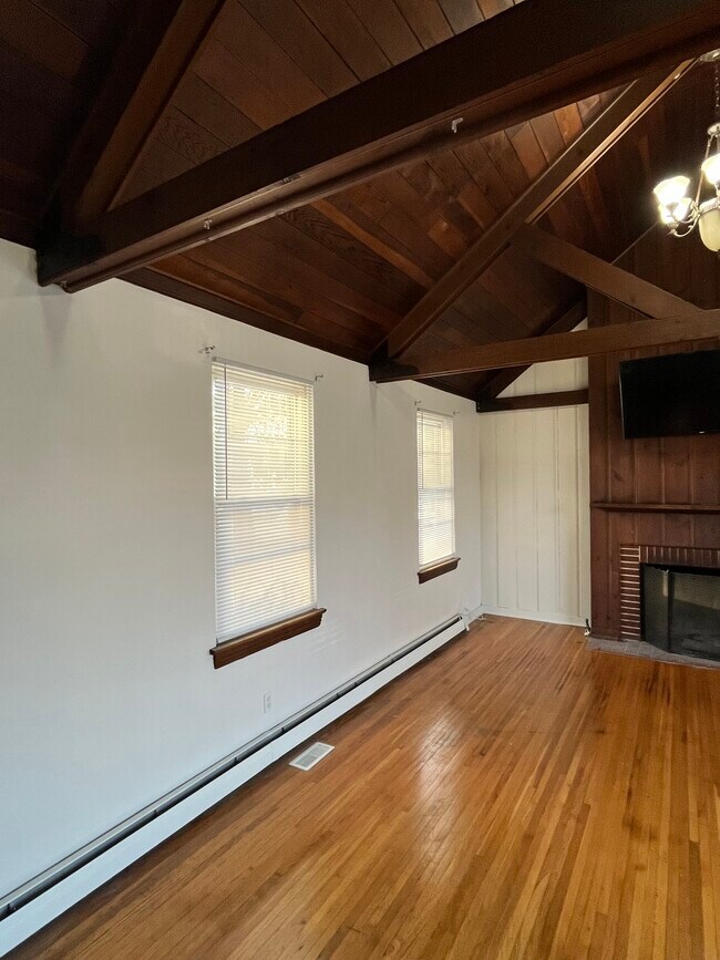 Foto del edificio - 260 N Enola Dr