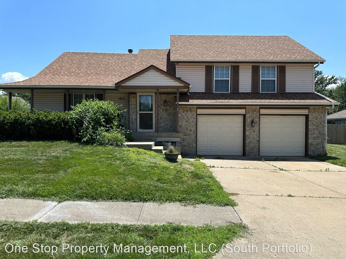Primary Photo - 3 br, 2.5 bath House - 1213 E 118th St