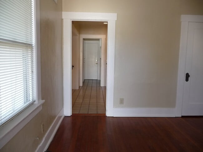 Building Photo - 119 N Mountain Ave