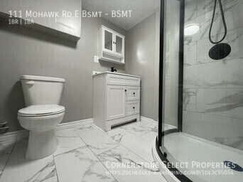 Photo du bâtiment - 111 Mohawk Rd E