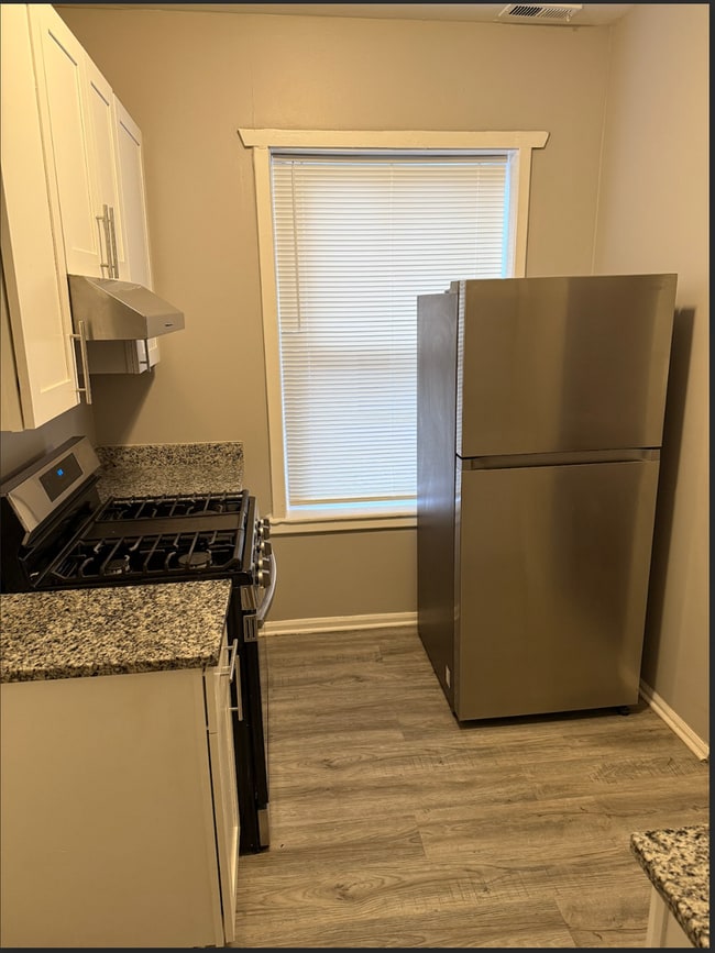 Building Photo - 1607 N LeClaire Ave