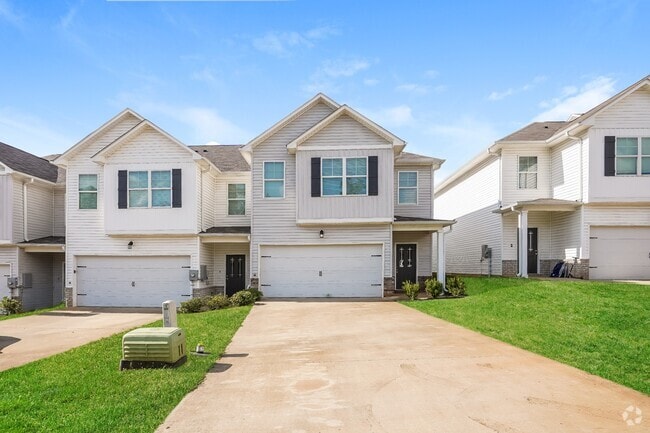 Building Photo - 128 The Heights Dr