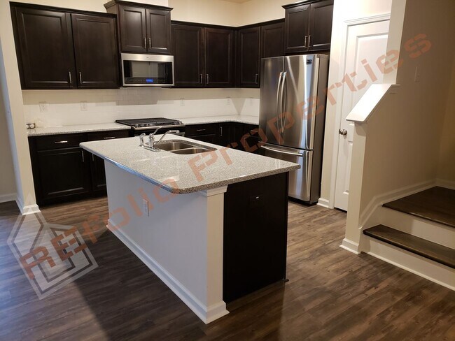 Foto del edificio - Lovely 3 Bedroom and 2.5 Bath Townhouse En...