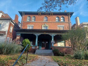 Building Photo - 355 S Pacific Ave