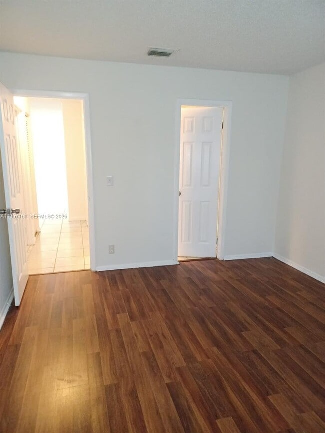 Foto del edificio - 5820 NW 21st St