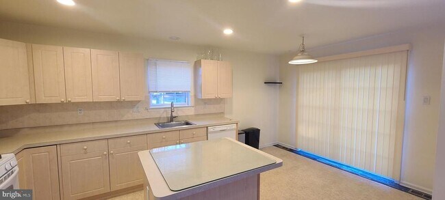 Building Photo - 206 Summerhill Ct