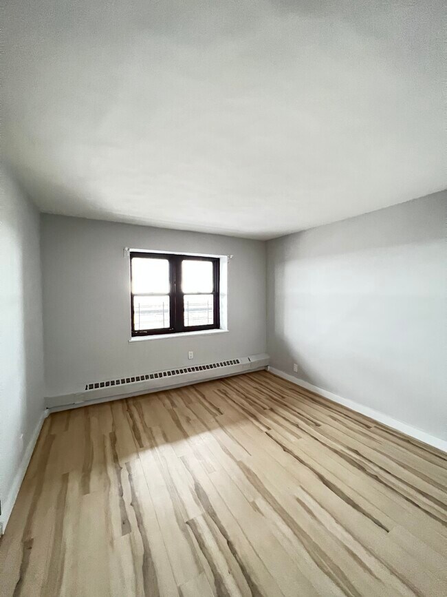 Building Photo - 260 Audubon Ave