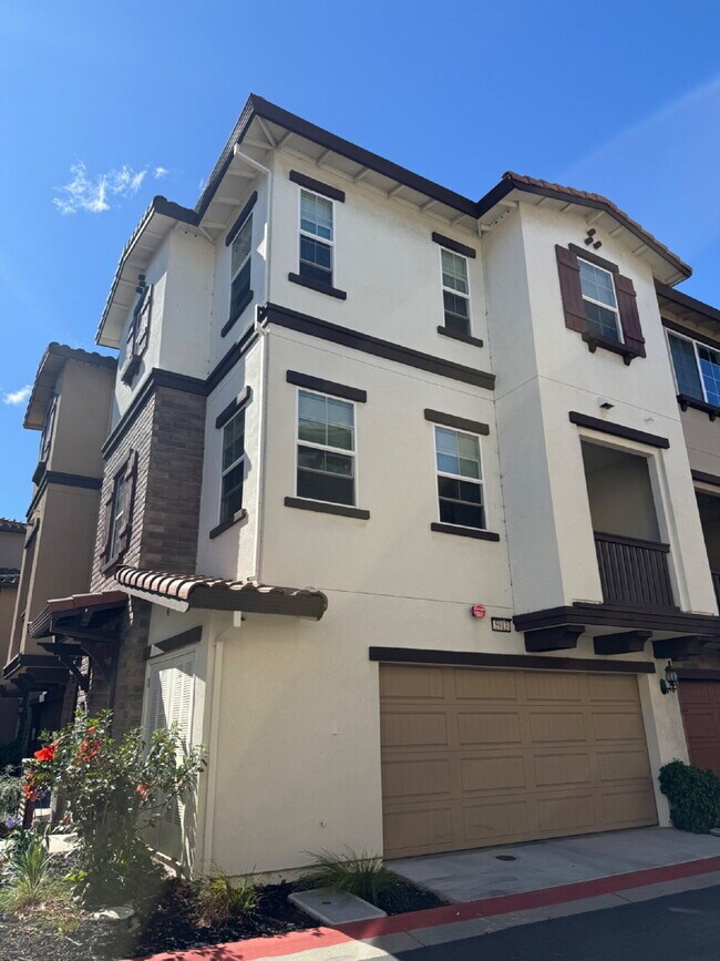 Foto del edificio - Charming 2 Bed, 2.5 Bath Home in Prime Fremont Location