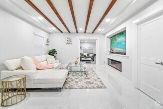 Building Photo - 324 Bamboo Rd