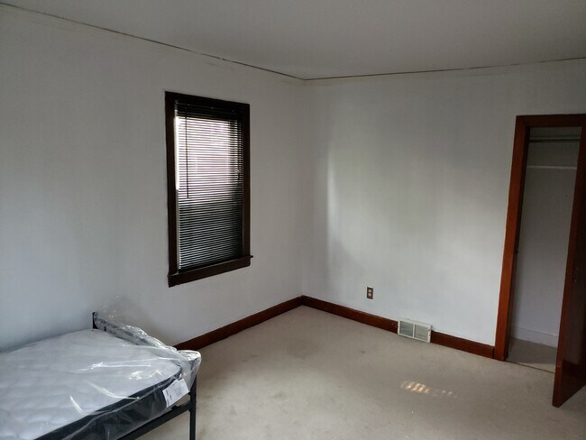 Foto del edificio - 683 Sweet Home Rd
