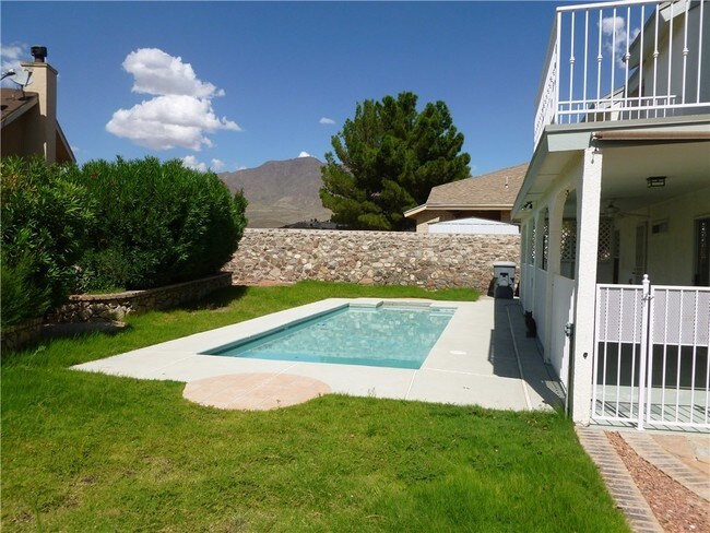 Building Photo - 6925 Pearl Ridge Dr
