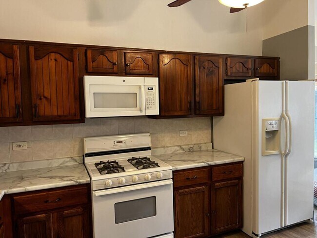 Foto del edificio - 5623 Santa Barbara Dr