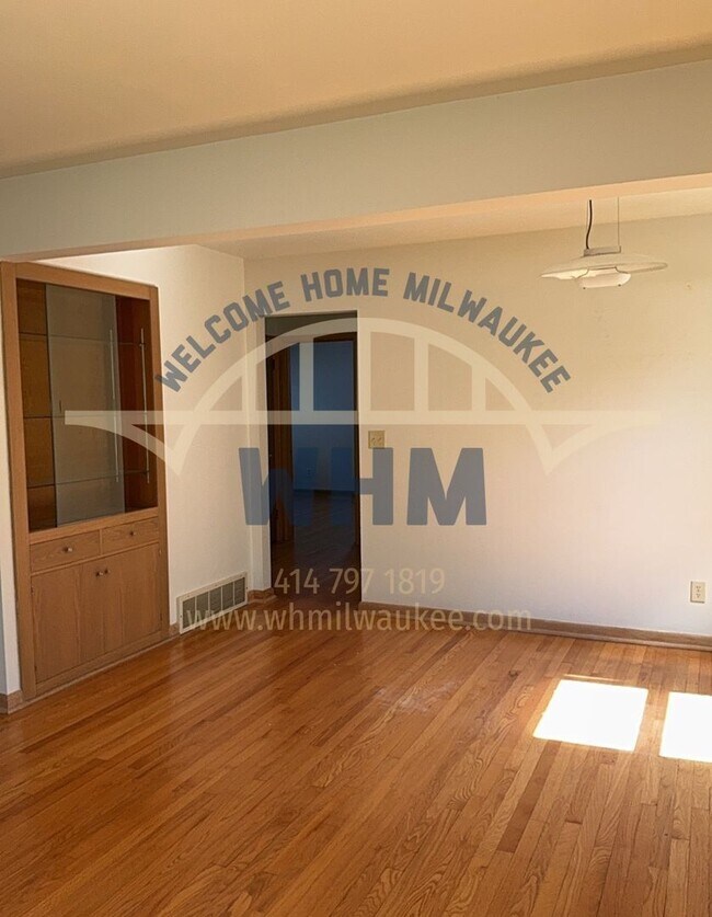 Building Photo - 7313 Harwood Ave