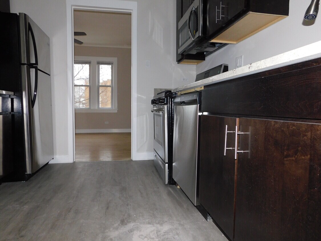 Primary Photo - 2910 N Lawndale Ave